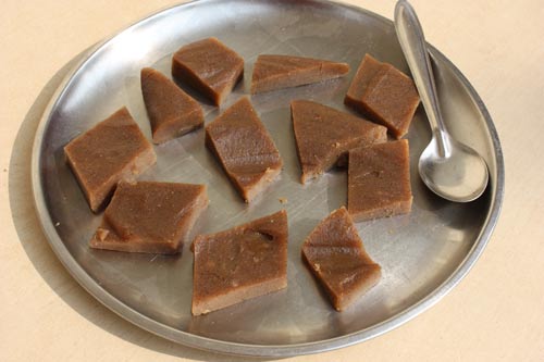 Singhare ki Barfi Recipe - Water Chestnut Pudding 