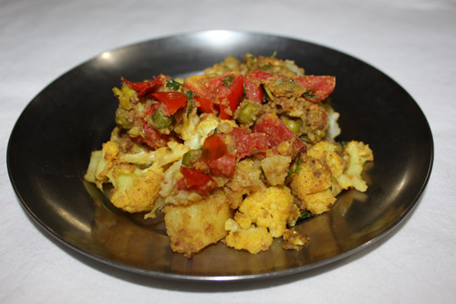 Aloo Gobhi Matar - Kartoffeln mit Blumenkohl und Erbsen