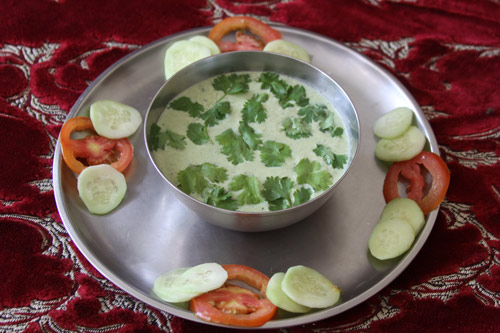 Pudina Raita – kühlender Joghurt-Minz-Dip für heiße Sommer