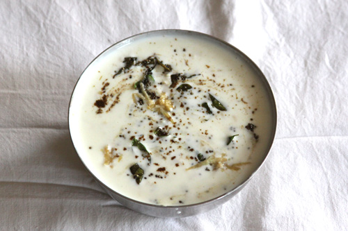 Haldi Adrak Raita - Joghurtsoße mit frischem Ingwer und Kurkuma